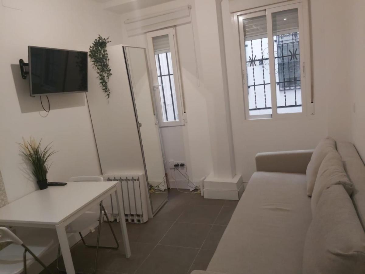 Cozy Studio Reina Sofia Amparo Apartment Madrid Luaran gambar